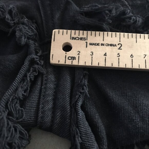 One Teaspoon Bonitas Shorts 26 Black Cut off Denim Button Fly Destroyed Festival - Picture 11 of 14